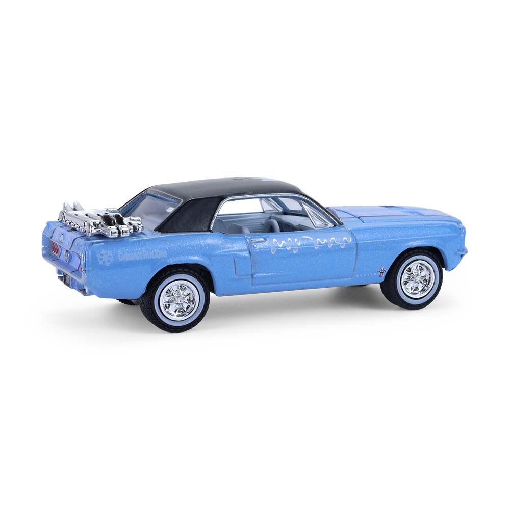 野马硬顶轿跑含后备箱滑雪架及雪具