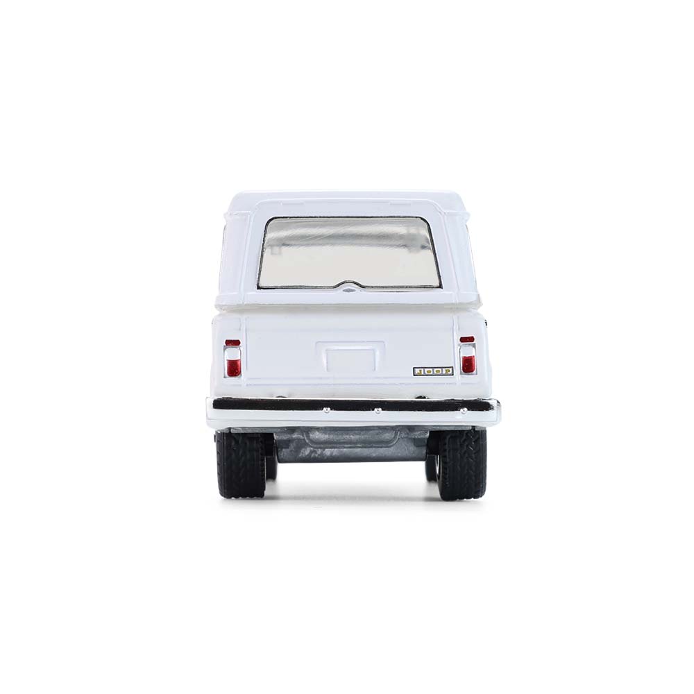Jeepster Commando - 纯白
