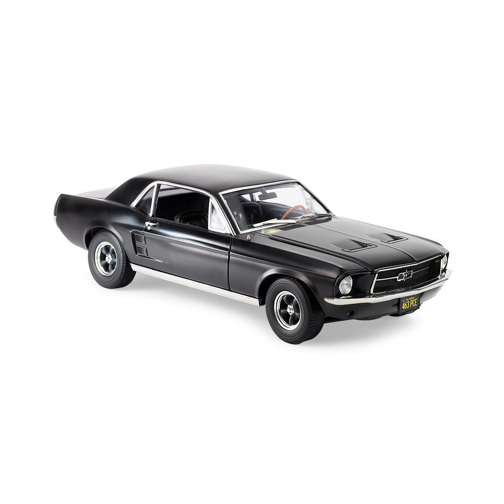 奎迪 (2015) - 阿多尼斯·奎迪的野马双门轿跑（哑光黑）