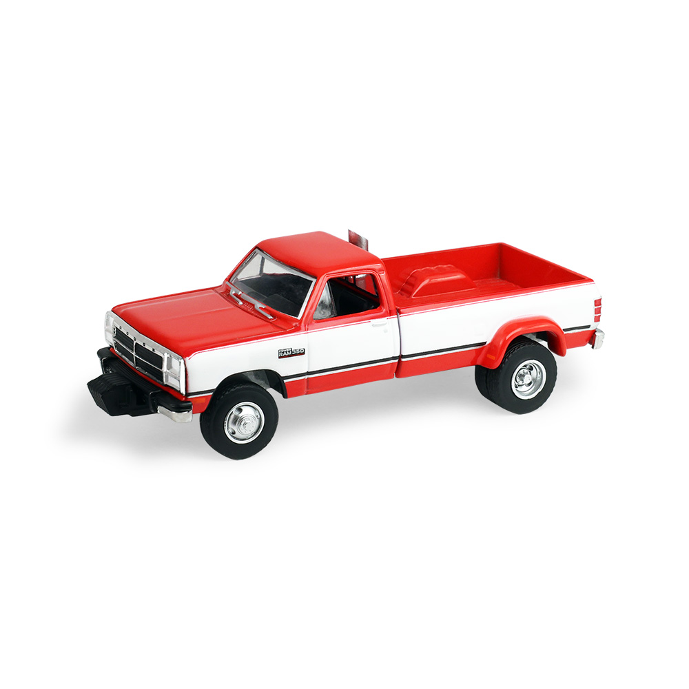 Ram D350双后轮版 - 红白配色配备排气系统与保险杠配重块