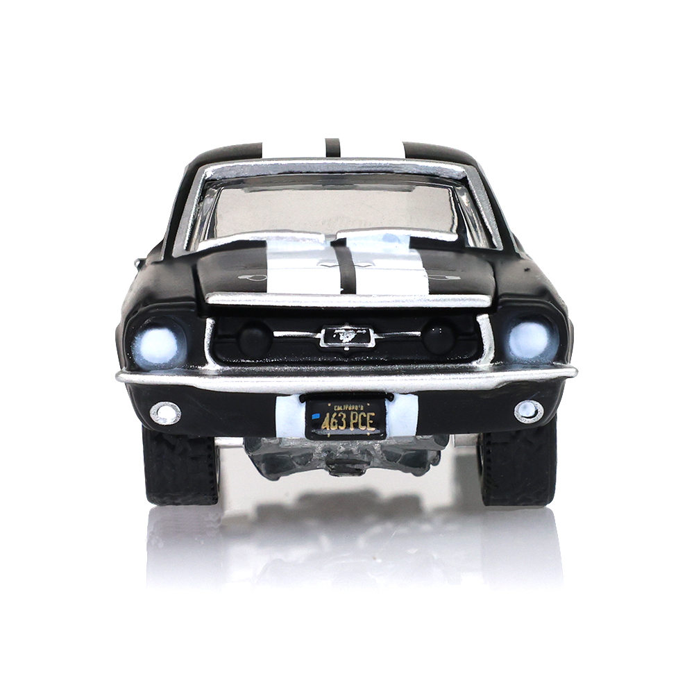 奎迪：英雄再起（2018）- 阿多尼斯·奎迪黑白条纹座驾野马