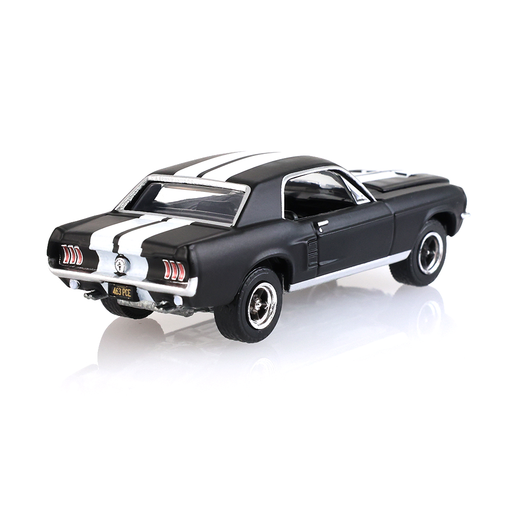 奎迪：英雄再起（2018）- 阿多尼斯·奎迪黑白条纹座驾野马