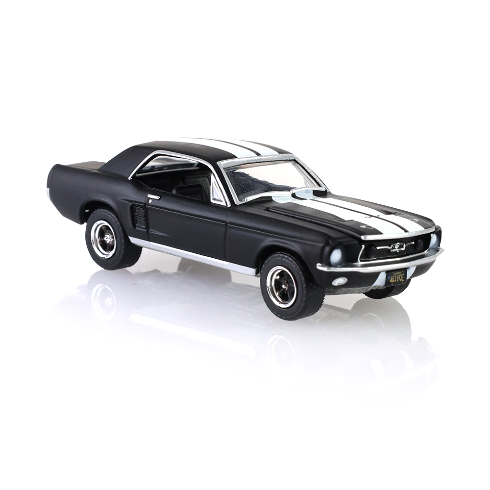 奎迪：英雄再起（2018）- 阿多尼斯·奎迪黑白条纹座驾野马