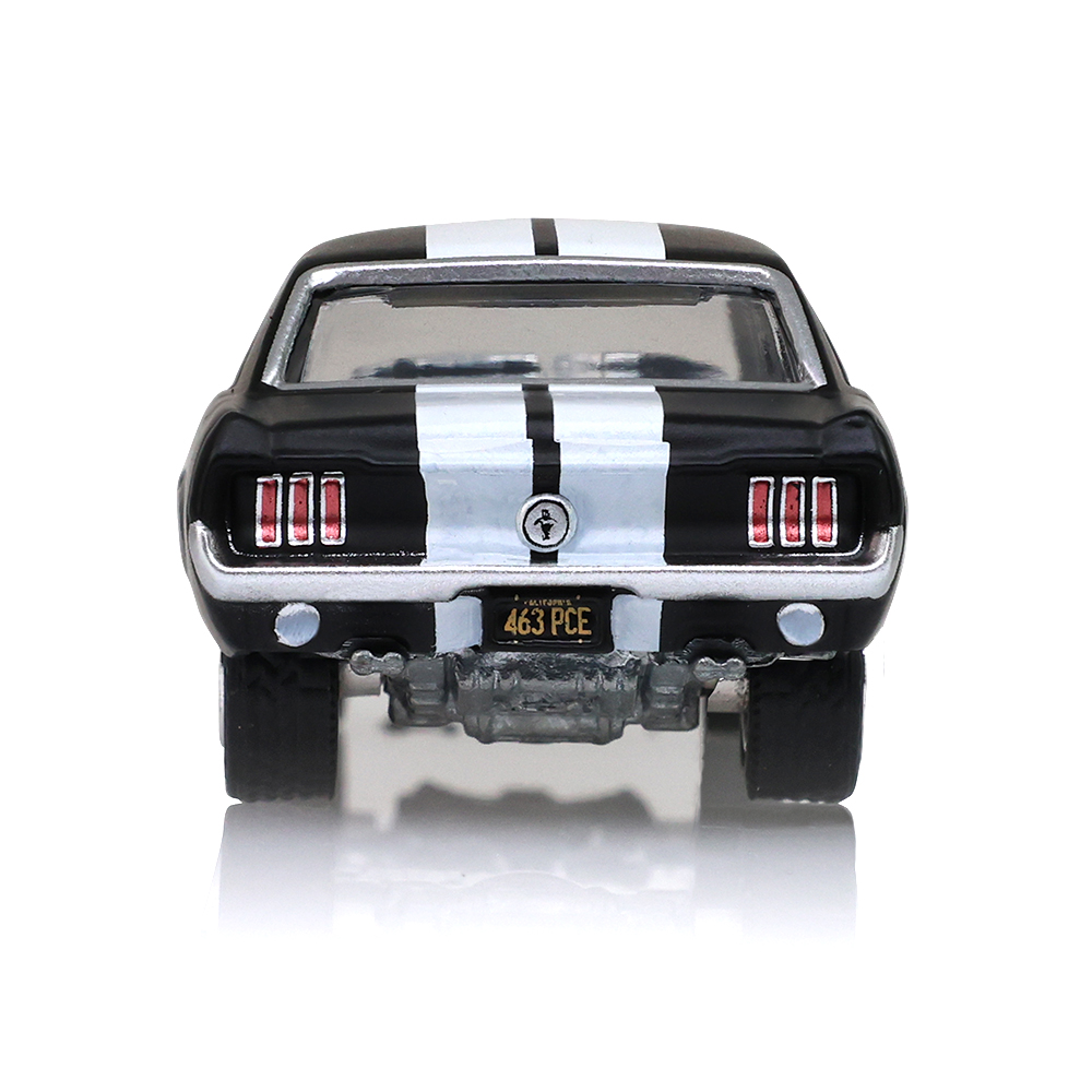 奎迪：英雄再起（2018）- 阿多尼斯·奎迪黑白条纹座驾野马