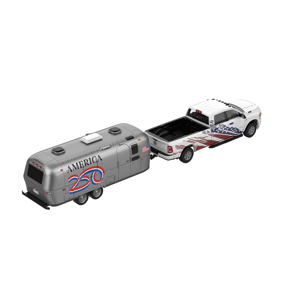 2024款Ram 2500 Laramie搭配2026款Airstream America 250 Edition