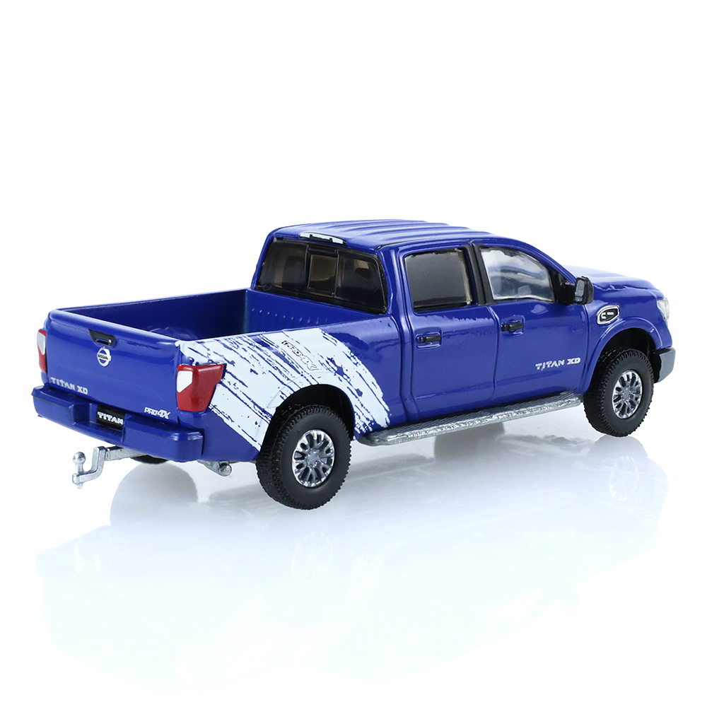 2018款日产 Titan  XD Pro-4X - 定制深蓝珍珠色，带牲畜拖车