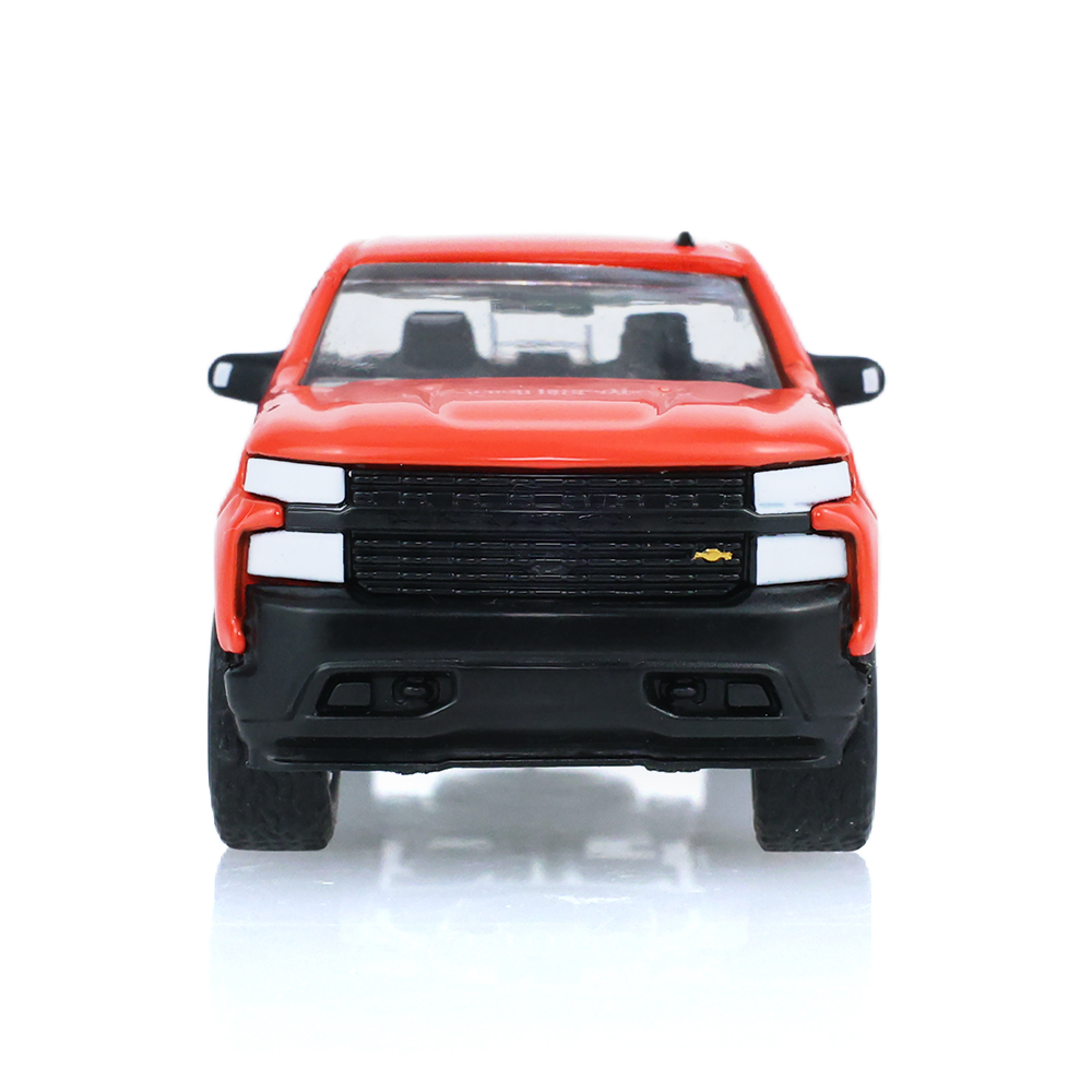 2019款雪佛兰Silverado皮卡，配备BFGoodrich轮胎和小型货运拖车