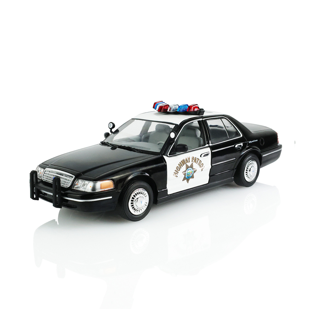 维多利亚皇冠警用拦截车 - 加州公路巡逻队