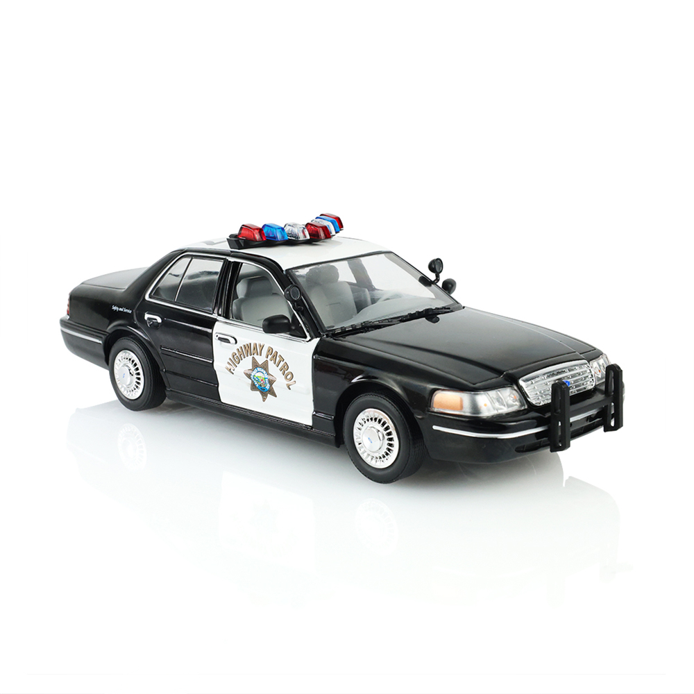 维多利亚皇冠警用拦截车 - 加州公路巡逻队