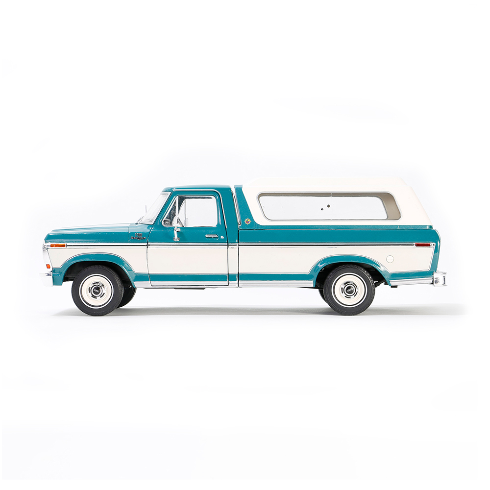 F-100 Ranger皮卡 - 深翡翠金属漆与温布尔登白双色涂装 （豪华货箱盖）