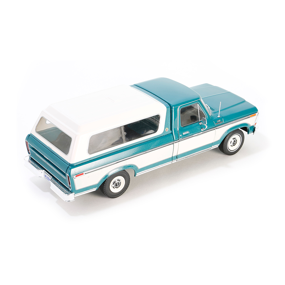 F-100 Ranger皮卡 - 深翡翠金属漆与温布尔登白双色涂装 （豪华货箱盖）
