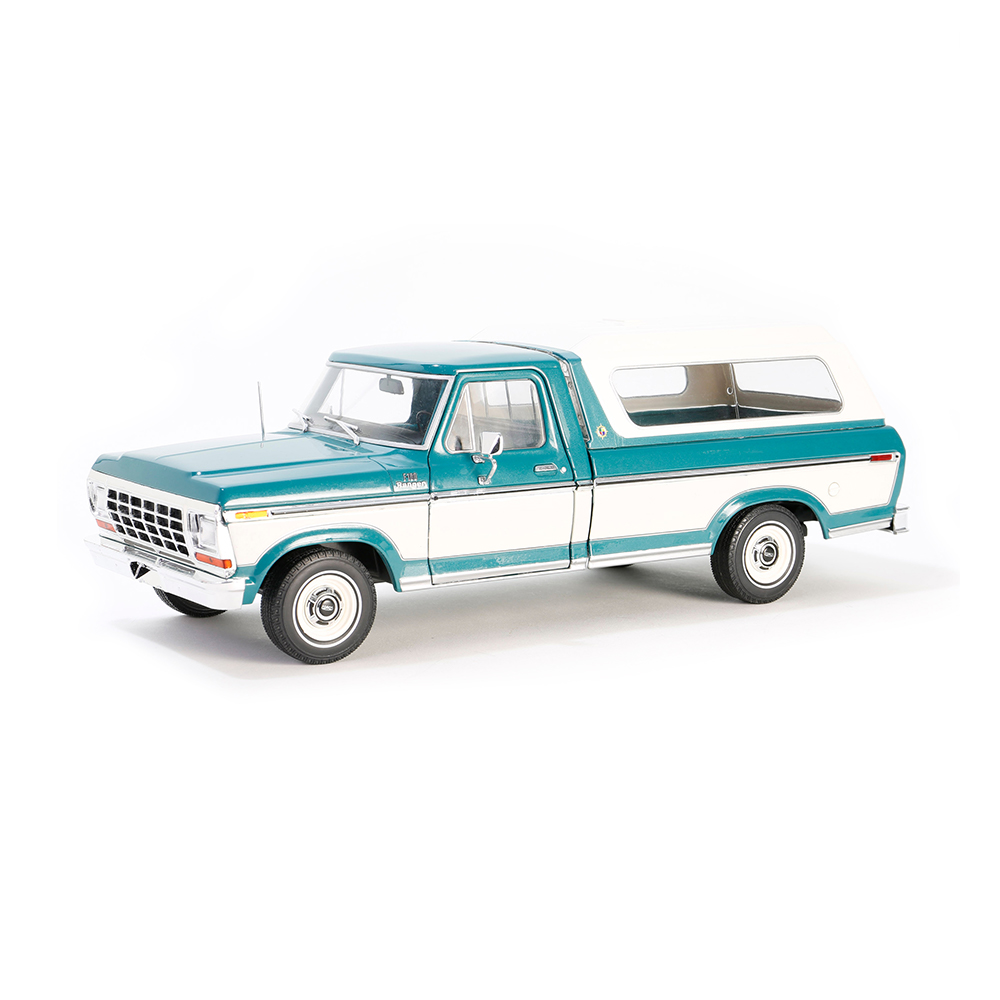 F-100 Ranger皮卡 - 深翡翠金属漆与温布尔登白双色涂装 （豪华货箱盖）