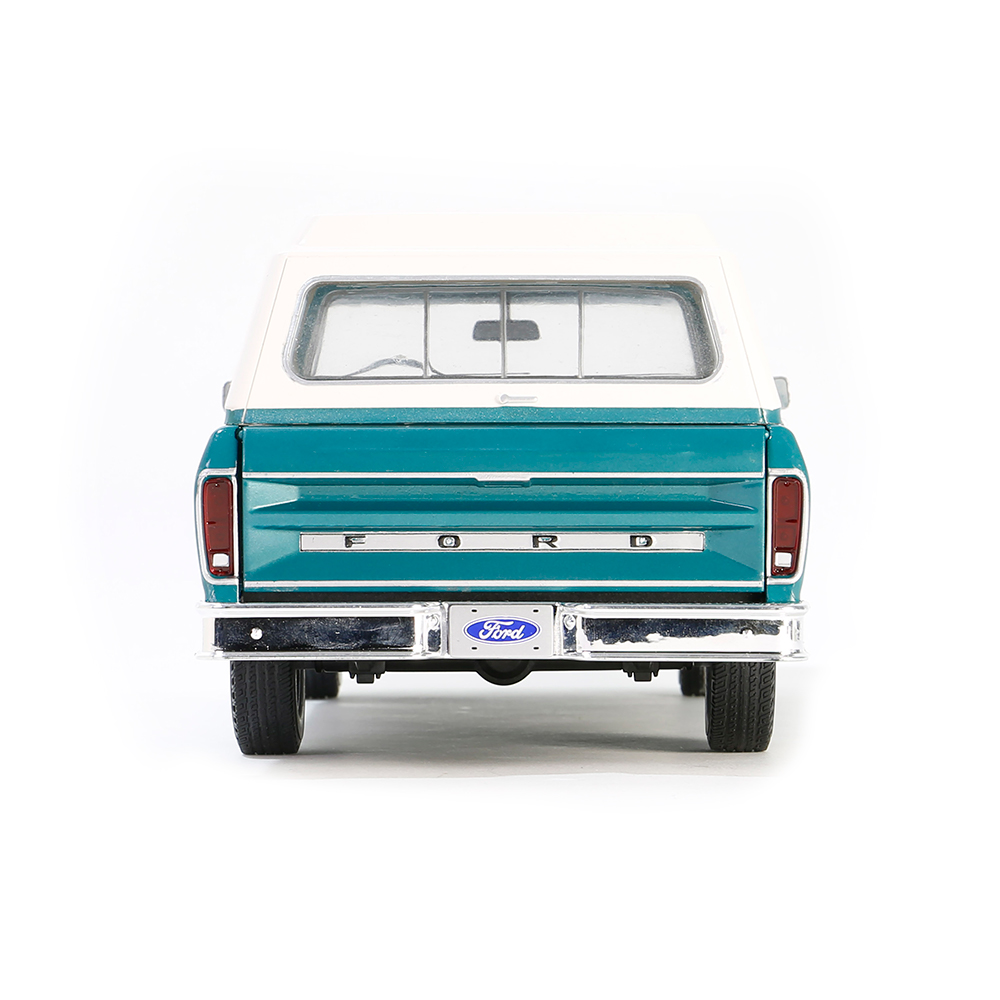 F-100 Ranger皮卡 - 深翡翠金属漆与温布尔登白双色涂装 （豪华货箱盖）