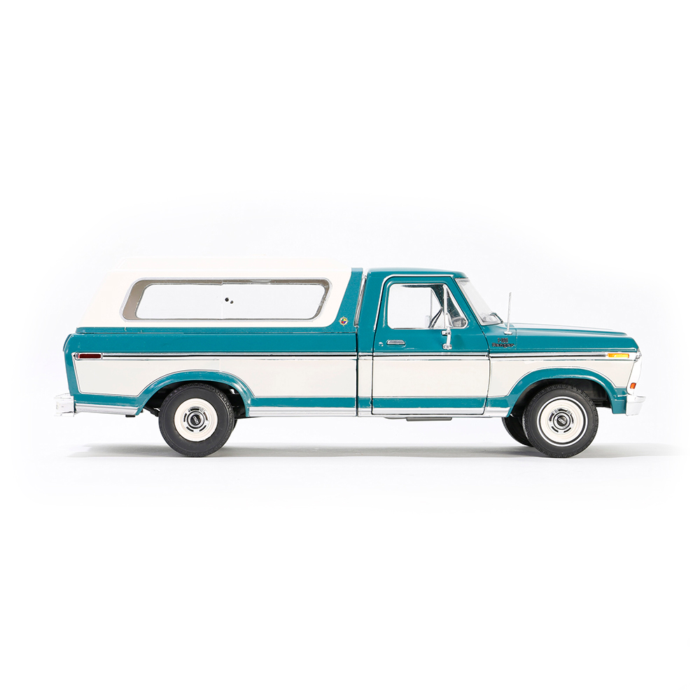 F-100 Ranger皮卡 - 深翡翠金属漆与温布尔登白双色涂装 （豪华货箱盖）