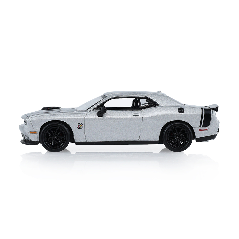 2017款道奇挑战者R/T Scat Pack - 银灰色金属漆，配定制轮毂