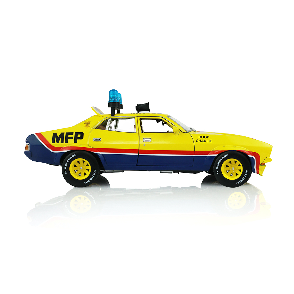 最后狂飙：V8拦截者（1979）- 鲁普与查理的猎鹰XB四门轿车 M.F.P. #08 - “大波普”XB警用追击车